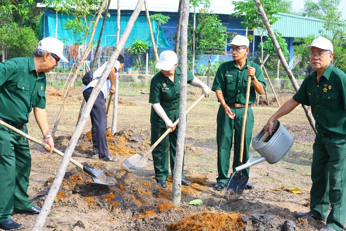 Phát động "Tết trồng cây đời đời nhớ ơn Bác Hồ" nhân kỷ niệm 134 năm ngày sinh của Chủ tịch Hồ Chí Minh- Ảnh 5. Phát động "Tết trồng cây đời đời nhớ ơn Bác Hồ" nhân kỷ niệm 134 năm ngày sinh của Chủ tịch Hồ Chí Minh- Ảnh 5.