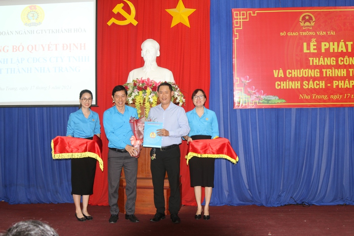 Nhiều đoàn viên, người lao động được hưởng lợi từ thoả ước nhóm
- Ảnh 2. Nhiều đoàn viên, người lao động được hưởng lợi từ thoả ước nhóm
- Ảnh 2.