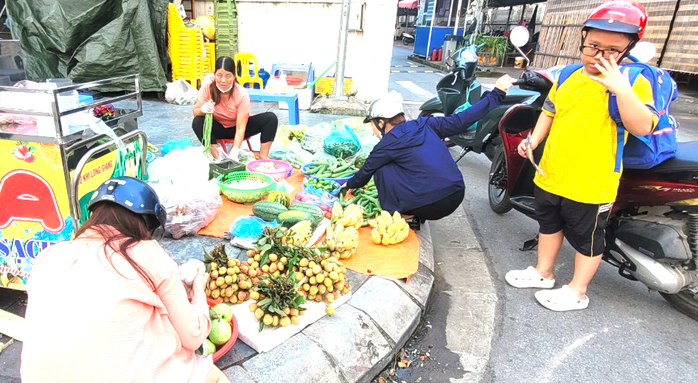 Vải thiều chín sớm giá gấp đôi năm ngoái- Ảnh 3. Vải thiều chín sớm giá gấp đôi năm ngoái- Ảnh 3.