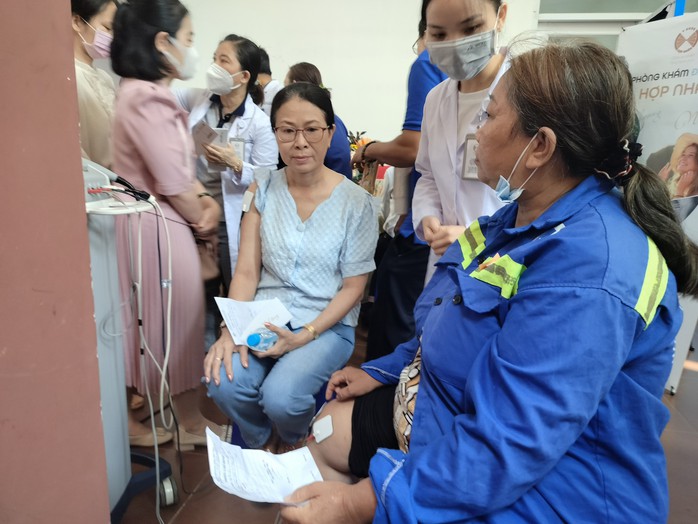Công nhân với nỗi lo mắc bệnh nghề nghiệp- Ảnh 1. Công nhân với nỗi lo mắc bệnh nghề nghiệp- Ảnh 1.