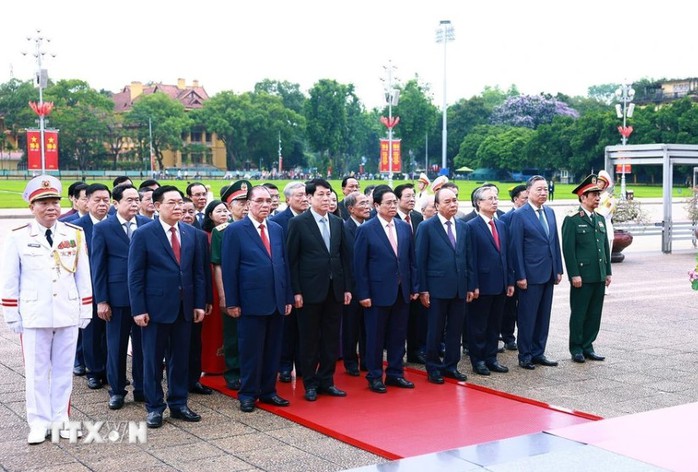 Lãnh đạo Đảng, Nhà nước viếng Chủ tịch Hồ Chí Minh nhân Ngày sinh của Người- Ảnh 3. Lãnh đạo Đảng, Nhà nước viếng Chủ tịch Hồ Chí Minh nhân Ngày sinh của Người- Ảnh 3.