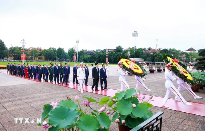 Lãnh đạo Đảng, Nhà nước viếng Chủ tịch Hồ Chí Minh nhân Ngày sinh của Người- Ảnh 1. Lãnh đạo Đảng, Nhà nước viếng Chủ tịch Hồ Chí Minh nhân Ngày sinh của Người- Ảnh 1.