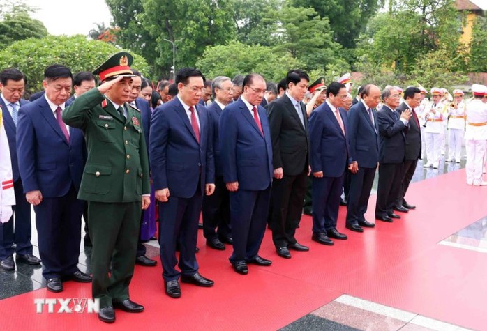 Lãnh đạo Đảng, Nhà nước viếng Chủ tịch Hồ Chí Minh nhân Ngày sinh của Người- Ảnh 5. Lãnh đạo Đảng, Nhà nước viếng Chủ tịch Hồ Chí Minh nhân Ngày sinh của Người- Ảnh 5.