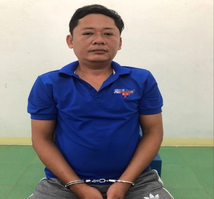Không đội mũ bảo hiểm, vi phạm nồng độ cồn còn đánh công an- Ảnh 1. Không đội mũ bảo hiểm, vi phạm nồng độ cồn còn đánh công an- Ảnh 1.