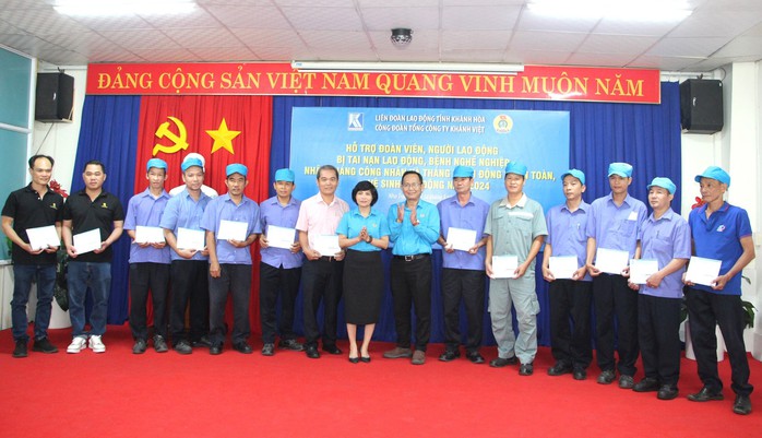 Ấm áp "Bữa cơm Công đoàn" tại Công ty CP In Bao bì Khatoco- Ảnh 1. Ấm áp "Bữa cơm Công đoàn" tại Công ty CP In Bao bì Khatoco- Ảnh 1.