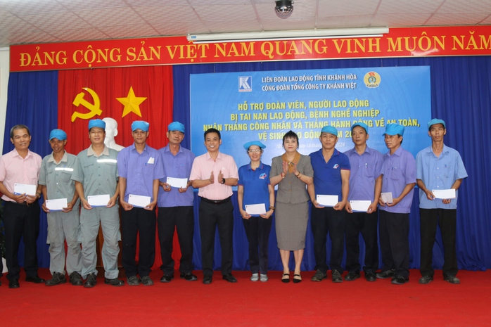Ấm áp "Bữa cơm Công đoàn" tại Công ty CP In Bao bì Khatoco- Ảnh 2. Ấm áp "Bữa cơm Công đoàn" tại Công ty CP In Bao bì Khatoco- Ảnh 2.
