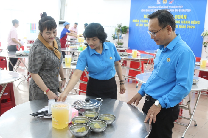 Ấm áp "Bữa cơm Công đoàn" tại Công ty CP In Bao bì Khatoco- Ảnh 5. Ấm áp "Bữa cơm Công đoàn" tại Công ty CP In Bao bì Khatoco- Ảnh 5.