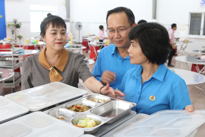 Ấm áp "Bữa cơm Công đoàn" tại Công ty CP In Bao bì Khatoco- Ảnh 6. Ấm áp "Bữa cơm Công đoàn" tại Công ty CP In Bao bì Khatoco- Ảnh 6.