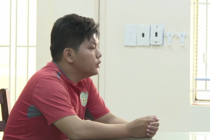 Bắt giữ thanh niên giả danh công an chặn xe, cưỡng đoạt tài sản- Ảnh 1. Bắt giữ thanh niên giả danh công an chặn xe, cưỡng đoạt tài sản- Ảnh 1.