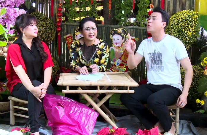 Thanh Hằng, Phi Phụng, Bích Thủy làm kịch hỗ trợ nhà nông bảo vệ mùa màng- Ảnh 1. Thanh Hằng, Phi Phụng, Bích Thủy làm kịch hỗ trợ nhà nông bảo vệ mùa màng- Ảnh 1.