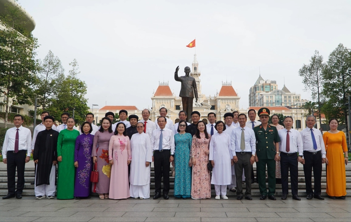 Tri ân công lao của Chủ tịch Hồ Chí Minh- Ảnh 5. Tri ân công lao của Chủ tịch Hồ Chí Minh- Ảnh 5.
