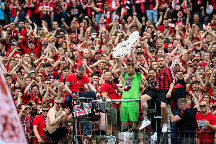 Bayer Leverkusen kết thúc mùa giải với thành tích bất bại- Ảnh 4. Bayer Leverkusen kết thúc mùa giải với thành tích bất bại- Ảnh 4.
