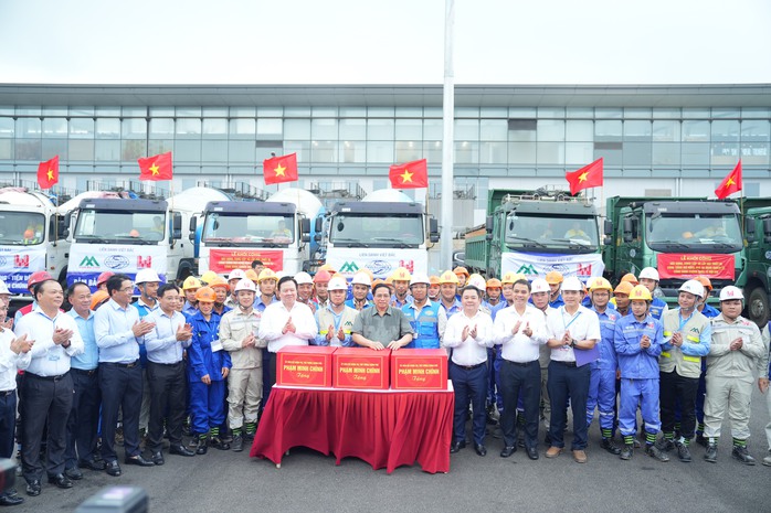 Thủ tướng phát lệnh khởi công mở rộng ga hành khách T2 Nội Bài- Ảnh 8. Thủ tướng phát lệnh khởi công mở rộng ga hành khách T2 Nội Bài- Ảnh 8.