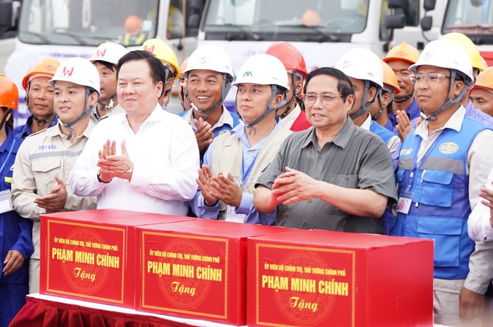 Thủ tướng phát lệnh khởi công mở rộng ga hành khách T2 Nội Bài- Ảnh 9. Thủ tướng phát lệnh khởi công mở rộng ga hành khách T2 Nội Bài- Ảnh 9.