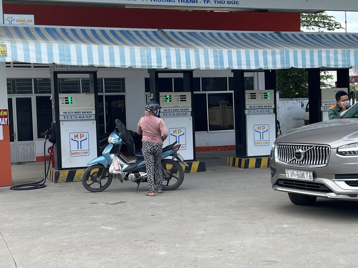 Doanh nghiệp bán lẻ xăng dầu thiệt đủ đường- Ảnh 1. Doanh nghiệp bán lẻ xăng dầu thiệt đủ đường- Ảnh 1.