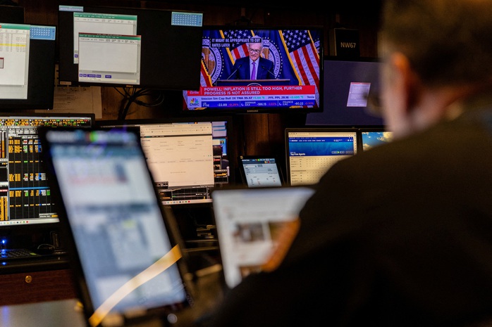 Nhà giao dịch làm việc tại Sở Giao dịch chứng khoán New York (NYSE) ở TP New York - Mỹ hôm 1-5 Ảnh: REUTERS Nh&agtỷ lệ kèo nhà cái malaysiave; giao dịch l&agtỷ lệ kèo nhà cái malaysiave;m việc tại Sở Giao dịch chứng khoán New York (NYSE) ở TP New York - Mỹ hôm 1-5 Ảnh: REUTERS