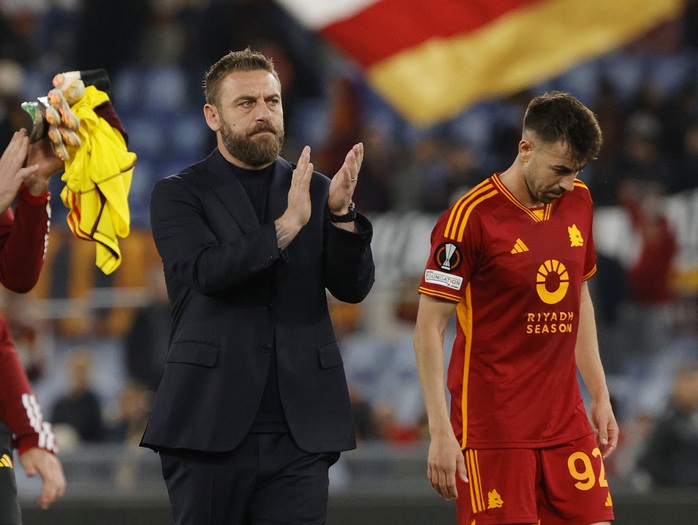 AS Roma thua cay đắng Leverkusen ngay trên sân nhà- Ảnh 3. AS Roma thua cay đắng Leverkusen ngay trên sân nhà- Ảnh 3.