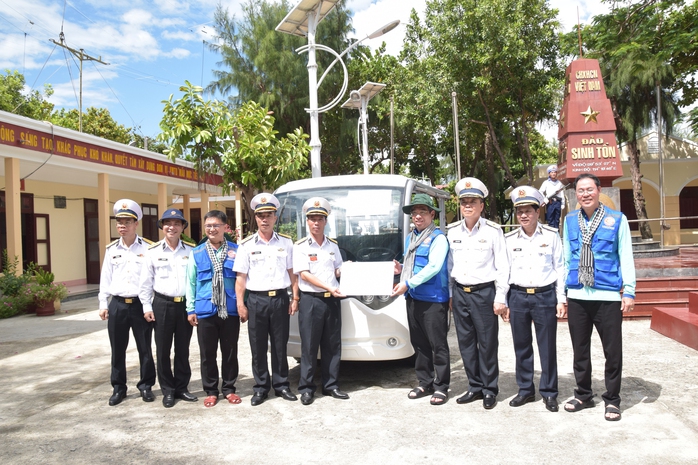 Sâu nặng nghĩa tình TP HCM với Trường Sa- Ảnh 2. Sâu nặng nghĩa tình TP HCM với Trường Sa- Ảnh 2.