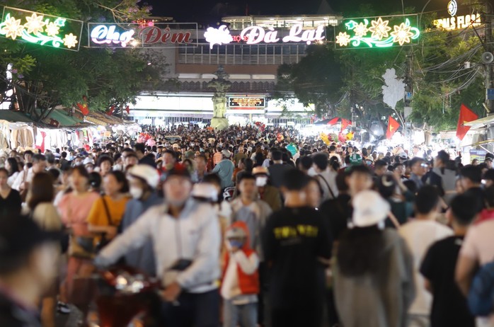 Dù thông tin sai, bất lợi, du khách đến Đà Lạt vẫn vượt dự kiến- Ảnh 1. Dù thông tin sai, bất lợi, du khách đến Đà Lạt vẫn vượt dự kiến- Ảnh 1.