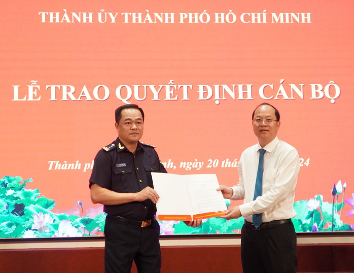 Ông Nguyễn Hoàng Tuấn làm Bí thư Đảng ủy Cục Hải quan TP HCM- Ảnh 1. Ông Nguyễn Hoàng Tuấn làm Bí thư Đảng ủy Cục Hải quan TP HCM- Ảnh 1.