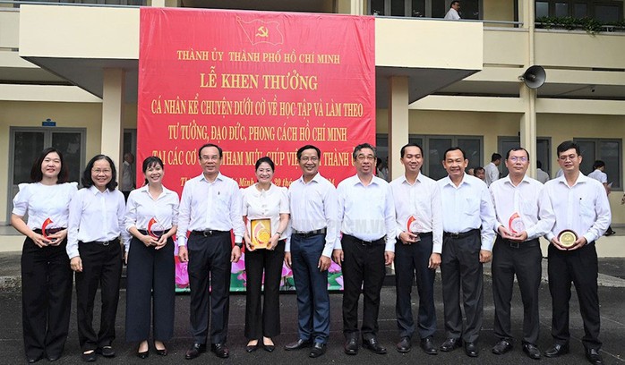 Tuyên dương 47 cá nhân kể chuyện dưới cờ về học và làm theo lời Bác- Ảnh 1. Tuyên dương 47 cá nhân kể chuyện dưới cờ về học và làm theo lời Bác- Ảnh 1.