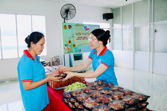 Những bữa cơm đặc biệt- Ảnh 1. Những bữa cơm đặc biệt- Ảnh 1.