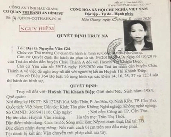 Lai lịch không ngờ của người phụ nữ bán đồ ăn vặt- Ảnh 1. Lai lịch không ngờ của người phụ nữ bán đồ ăn vặt- Ảnh 1.