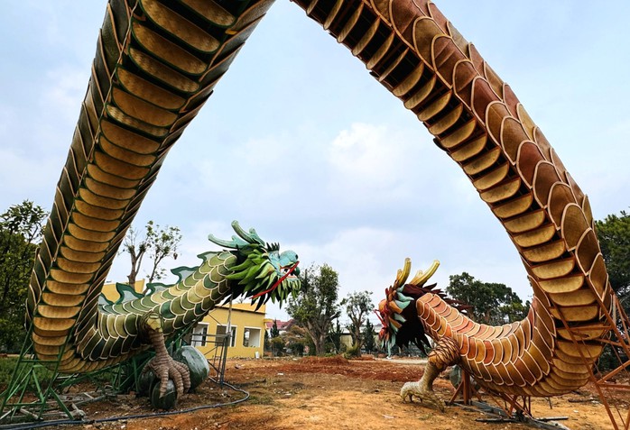 Công ty Đông Dương lắp đặt linh vật rồng ở Đà Lạt nhưng không xin phép- Ảnh 2. Công ty Đông Dương lắp đặt linh vật rồng ở Đà Lạt nhưng không xin phép- Ảnh 2.