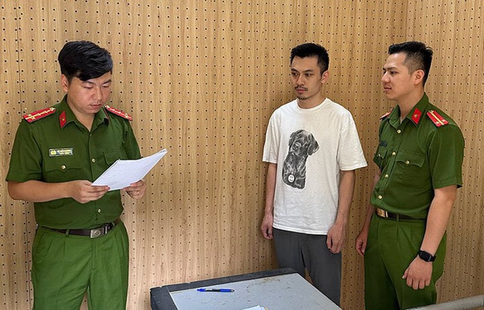 Nhân viên ngân hàng xâm nhập vào tải khoản chiếm đoạt nhiều tỉ đồng của khách- Ảnh 1. Nhân viên ngân hàng xâm nhập vào tải khoản chiếm đoạt nhiều tỉ đồng của khách- Ảnh 1.