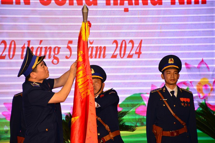 Bộ Tư lệnh Vùng Cảnh sát biển 4 nhận Huân chương Chiến công- Ảnh 1. Bộ Tư lệnh Vùng Cảnh sát biển 4 nhận Huân chương Chiến công- Ảnh 1.