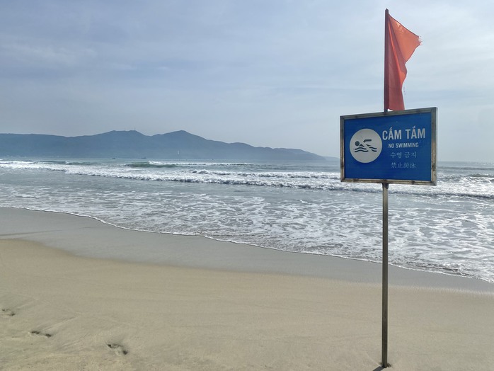 Diễn biến mới vụ 9 người bị sóng cuốn trôi khi tắm biển Đà Nẵng- Ảnh 2. Diễn biến mới vụ 9 người bị sóng cuốn trôi khi tắm biển Đà Nẵng- Ảnh 2.