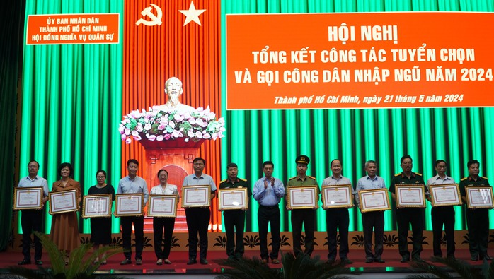 Chú trọng hỗ trợ việc làm cho thanh niên sau khi xuất ngũ- Ảnh 2. Chú trọng hỗ trợ việc làm cho thanh niên sau khi xuất ngũ- Ảnh 2.