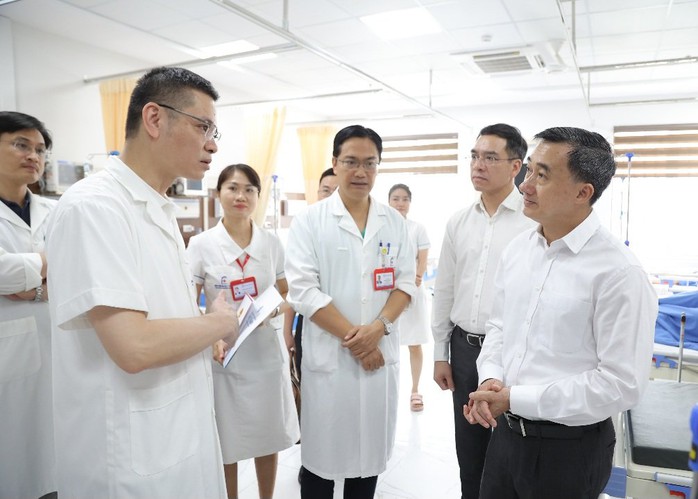 Nữ bác sĩ bị tấm kính rơi vào người: Bệnh viện sắp xếp công việc phù hợp- Ảnh 1. Nữ bác sĩ bị tấm kính rơi vào người: Bệnh viện sắp xếp công việc phù hợp- Ảnh 1.