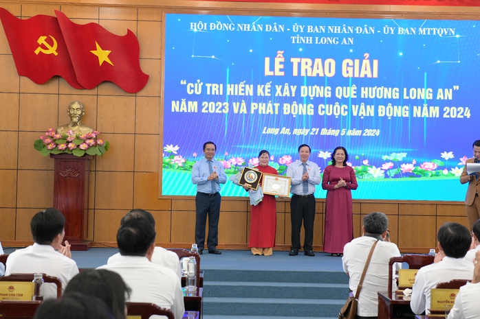 Cử tri sôi nổi hiến kế xây dựng quê hương Long An- Ảnh 2. Cử tri sôi nổi hiến kế xây dựng quê hương Long An- Ảnh 2.