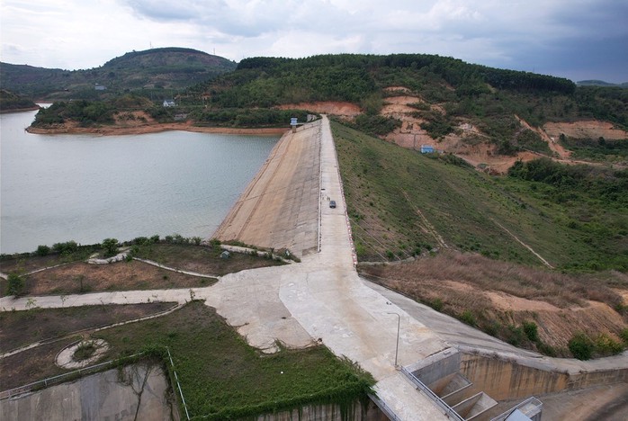 Đập thủy lợi 375 tỉ đồng chưa bàn giao đã bị lún, nứt chằng chịt
- Ảnh 1. Đập thủy lợi 375 tỉ đồng chưa bàn giao đã bị lún, nứt chằng chịt
- Ảnh 1.