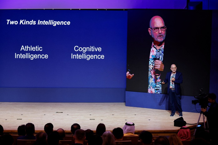 Ông Marc Raibert, nhà sáng lập Công ty Boston Dynamics (Mỹ), phát biểu tại Diễn đàn toàn cầu AI ở thủ đô Seoul - Hàn Quốc hôm 22-5Ảnh: Reuters Ông Marc Raibert, nhà sáng lập Công ty Boston Dynamics (Mỹ), phát biểu tại Diễn đàn toàn cầu AI ở thủ đô Seoul - Hàn Quốc hôm 22-5Ảnh: Reuters