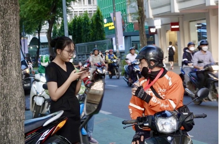 Thu nhập bấp bênh, tài xế xe công nghệ không dám mơ chuyện lập gia đình, sinh con- Ảnh 1. Thu nhập bấp bênh, tài xế xe công nghệ không dám mơ chuyện lập gia đình, sinh con- Ảnh 1.