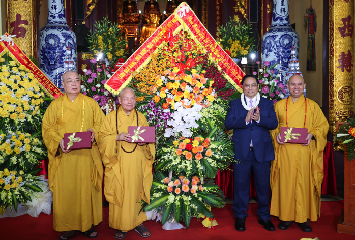 Thủ tướng Phạm Minh Chính dự Đại lễ Phật đản 2024- Ảnh 3. Thủ tướng Phạm Minh Chính dự Đại lễ Phật đản 2024- Ảnh 3.