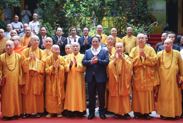Thủ tướng Phạm Minh Chính dự Đại lễ Phật đản 2024- Ảnh 4. Thủ tướng Phạm Minh Chính dự Đại lễ Phật đản 2024- Ảnh 4.