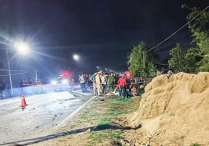 Tai nạn giao thông đặc biệt nghiêm trọng, 4 người tử vong- Ảnh 1. Tai nạn giao thông đặc biệt nghiêm trọng, 4 người tử vong- Ảnh 1.