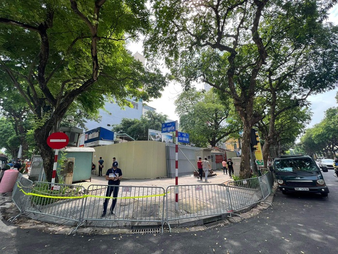 Cưỡng chế thu hồi đất 8 hộ dân để xây trường học trên “đất vàng”- Ảnh 2. Cưỡng chế thu hồi đất 8 hộ dân để xây trường học trên “đất vàng”- Ảnh 2.