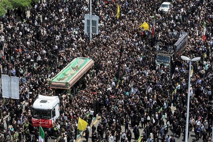 Lãnh tụ tối cao Iran cầu nguyện cho cố Tổng thống Raisi- Ảnh 3. Lãnh tụ tối cao Iran cầu nguyện cho cố Tổng thống Raisi- Ảnh 3.
