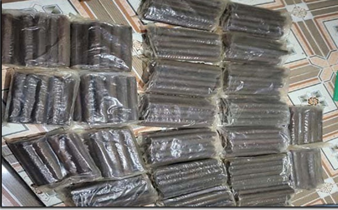 Phá đường dây buôn bán thuốc nổ cho tàu đánh cá- Ảnh 2. Phá đường dây buôn bán thuốc nổ cho tàu đánh cá- Ảnh 2.