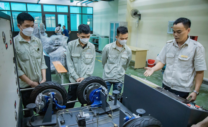 Nỗi lo thiếu nhân lực chuyên môn- Ảnh 1. Nỗi lo thiếu nhân lực chuyên môn- Ảnh 1.