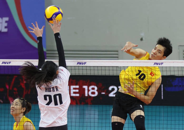 Singapore suýt gây sốc tuyển Việt Nam ở AVC Challenge Cup- Ảnh 1.