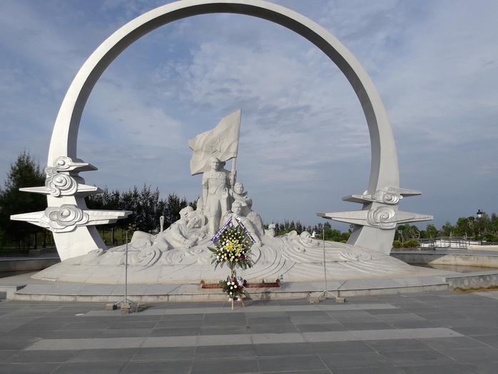 Cuộc thi viết về chủ quyền: Nghĩa trang liệt sĩ dưới biển, tại sao không!- Ảnh 1. Cuộc thi viết về chủ quyền: Nghĩa trang liệt sĩ dưới biển, tại sao không!- Ảnh 1.