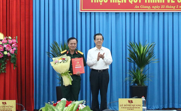 An Giang công bố quyết định của Ban Bí thư về công tác cán bộ- Ảnh 1. An Giang công bố quyết định của Ban Bí thư về công tác cán bộ- Ảnh 1.
