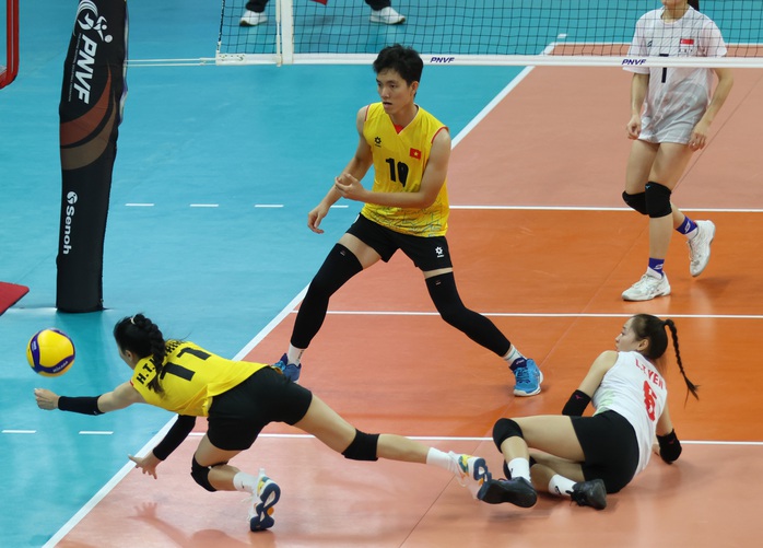 Singapore suýt gây sốc tuyển Việt Nam ở AVC Challenge Cup- Ảnh 2.