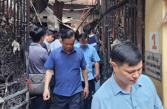 Lãnh đạo Chính phủ, Quốc hội, Bộ Công an và Hà Nội tới hiện trường vụ cháy 14 người tử vong- Ảnh 3. Lãnh đạo Chính phủ, Quốc hội, Bộ Công an và Hà Nội tới hiện trường vụ cháy 14 người tử vong- Ảnh 3.