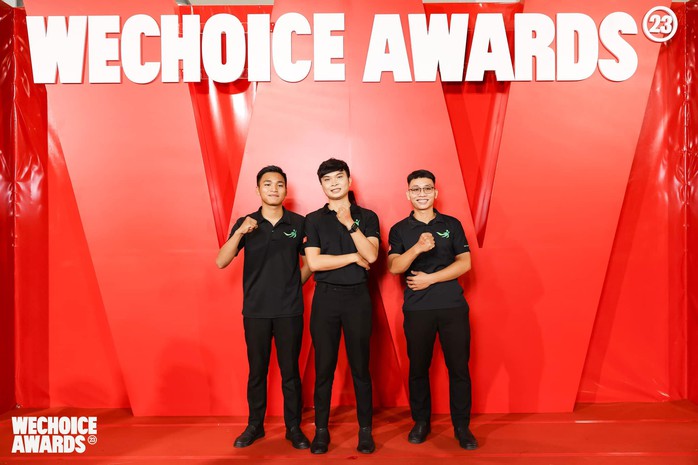 Sài Gòn Xanh nhận giải thưởng Wechoi Awards 2023 (Lương Ngọc đứng giữa). (Ảnh do nhân vật cung cấp) Sài Gòn Xanh nhận giải thưởng Wechoi Awards 2023 (Lương Ngọc đứng giữa). (Ảnh do nhân vật cung cấp)